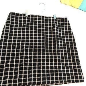 BLACK WOOL SKIRT